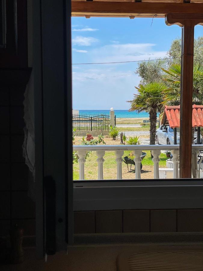 Casa Lia-Beach Front Villa Nea Kallikrateia Exterior foto